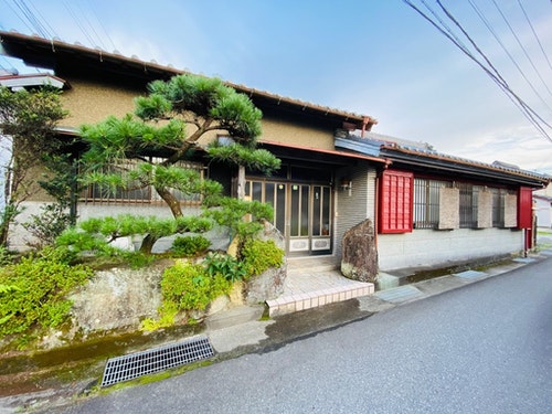 【素泊まり・駐車場2台無料】海まで徒歩30秒|日本の古民家 ^