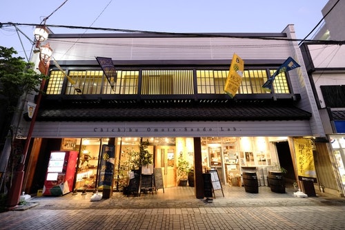 秩父神社の参道にある古民家をリノベーションした民泊宿「ちちぶホステル」/民泊