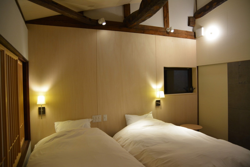 水辺の民家ホテル カモメとウミネコ