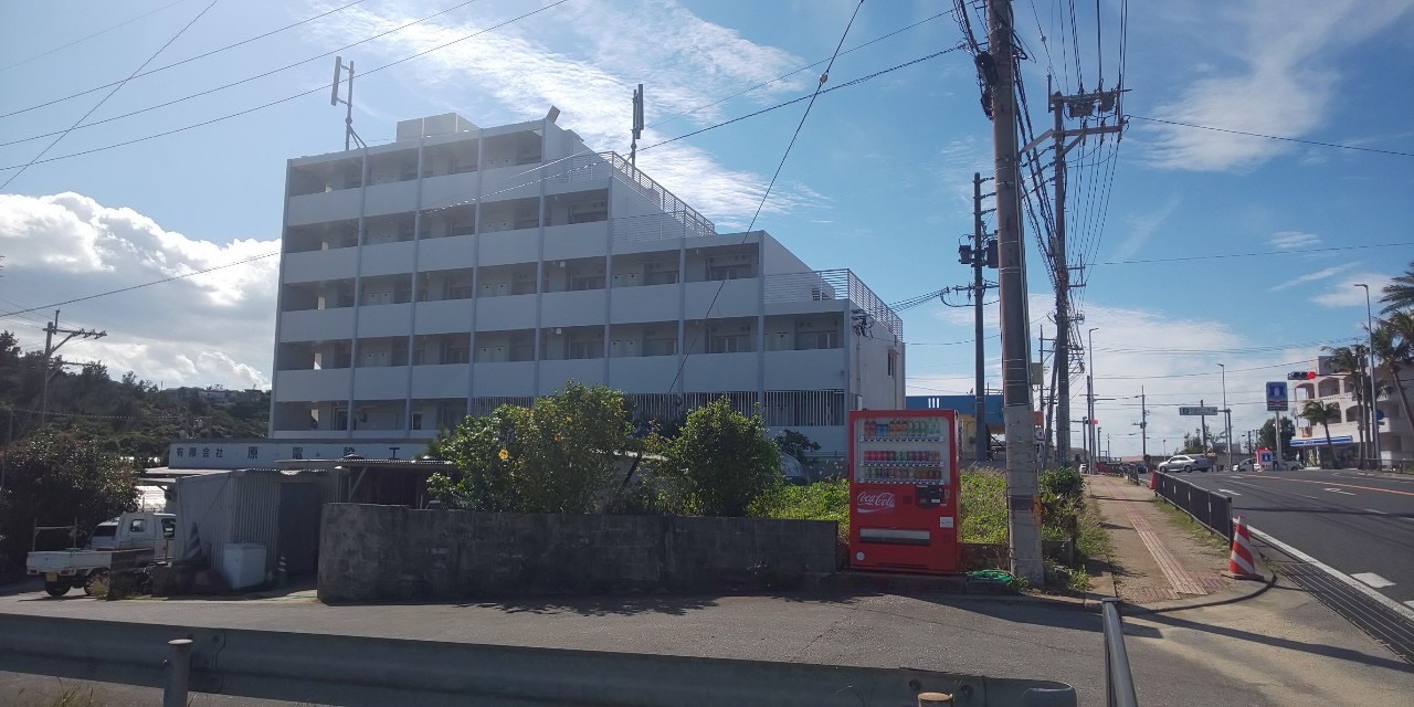 Mr.KINJO 万座ビーチ前