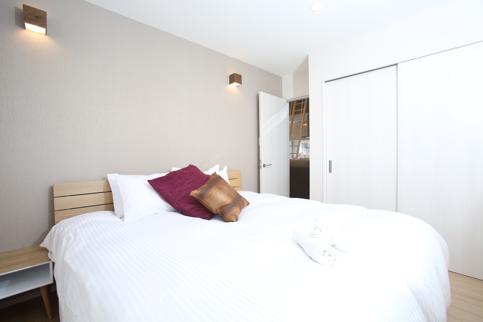 The Seasons Apartments(ザ シーズンズ アパートメント)