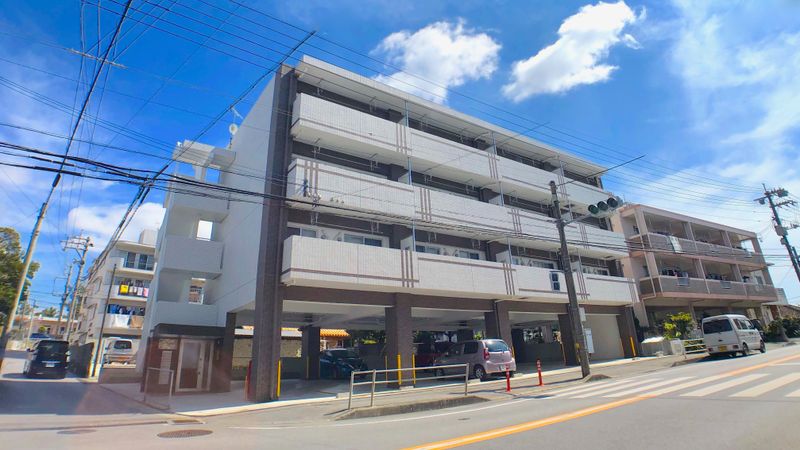 ルアナ レア 空手会館前