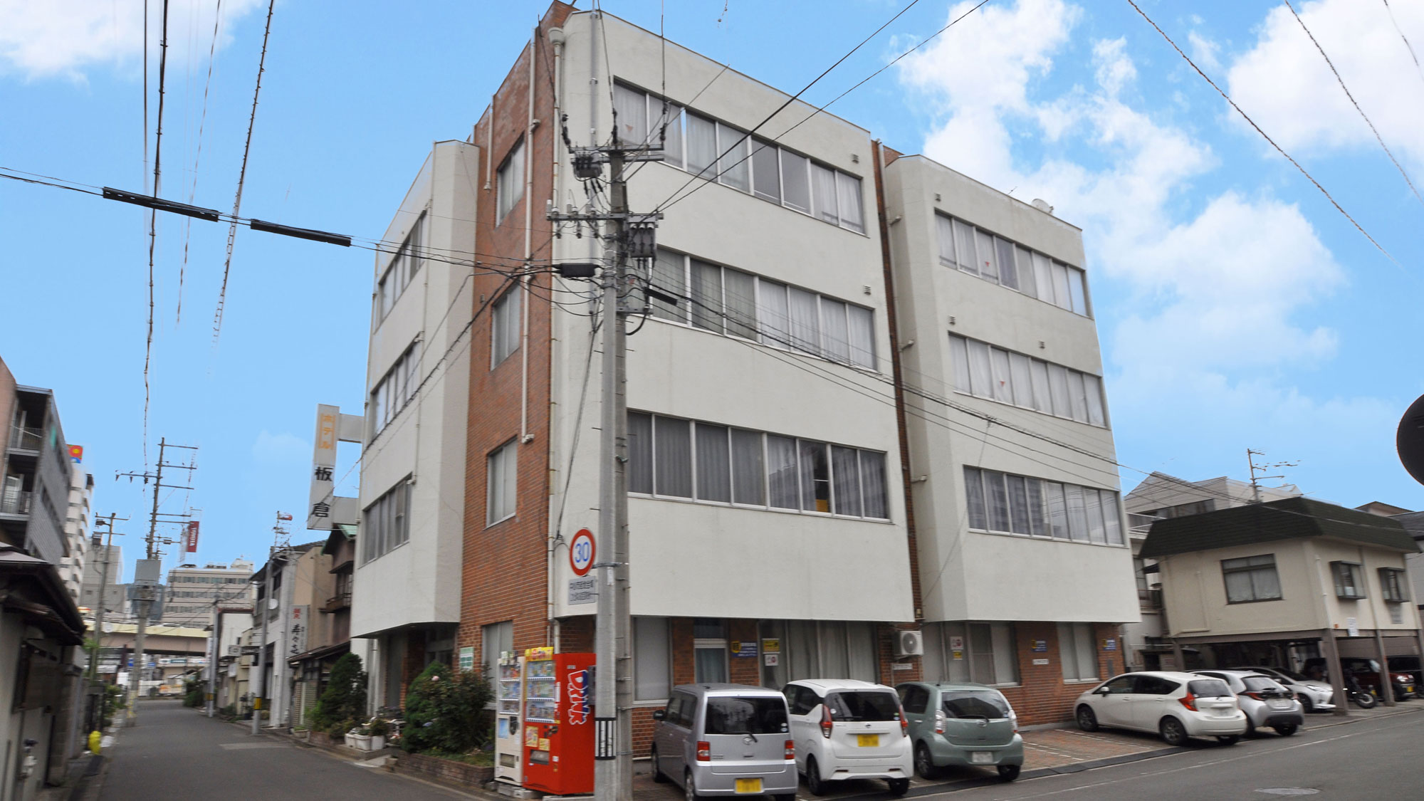 福島駅東口から徒歩3分 ホテル板倉