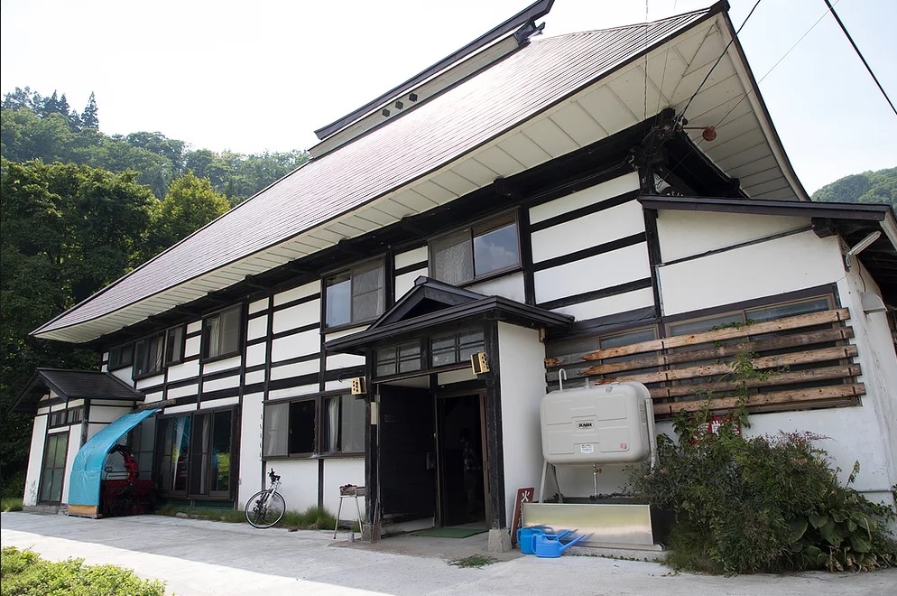 ひじくらアッチ