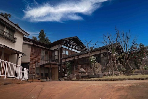 源泉掛け流し露天風呂付き貸切り古民家　じょんのび縁／民泊