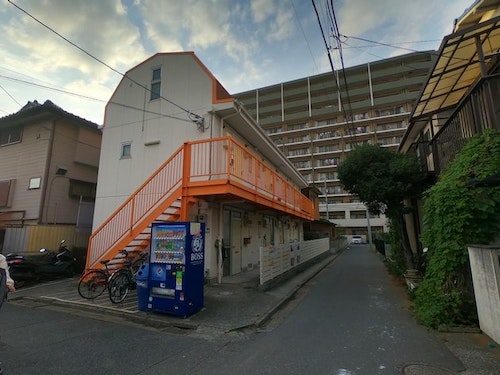 都心からのアクセス良好！飲食店・日用品店多数の便利な船橋駅前商店街を抜けた先にあります。　＾