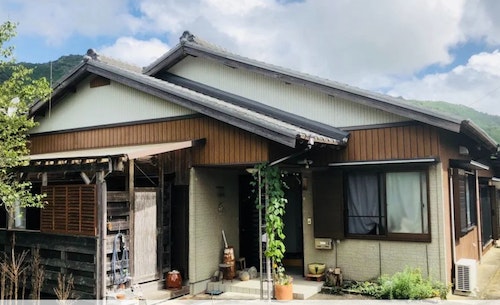 薪と五右エ門風呂のあるアウトドアの居心地を楽しめる一軒家の宿　＾