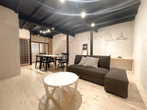 広々としたリビングスペースが魅力の家族向け一棟貸切古民家宿【ひがし茶屋街近く・駐車場1台】 ^