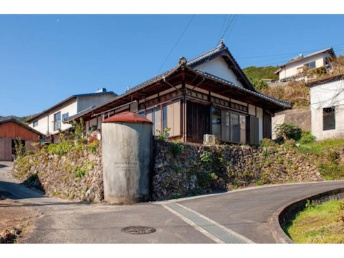 entohouse bar&guesthouse ^