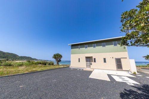 ビーチフロントで過ごすひととき－Ｔｈｒｏｕｇｈ　Ｔｉｍｅ　Ａｍａｍｉ－　＾