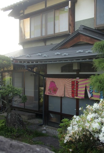 ゲストハウス やまのうち関さん宅 ^