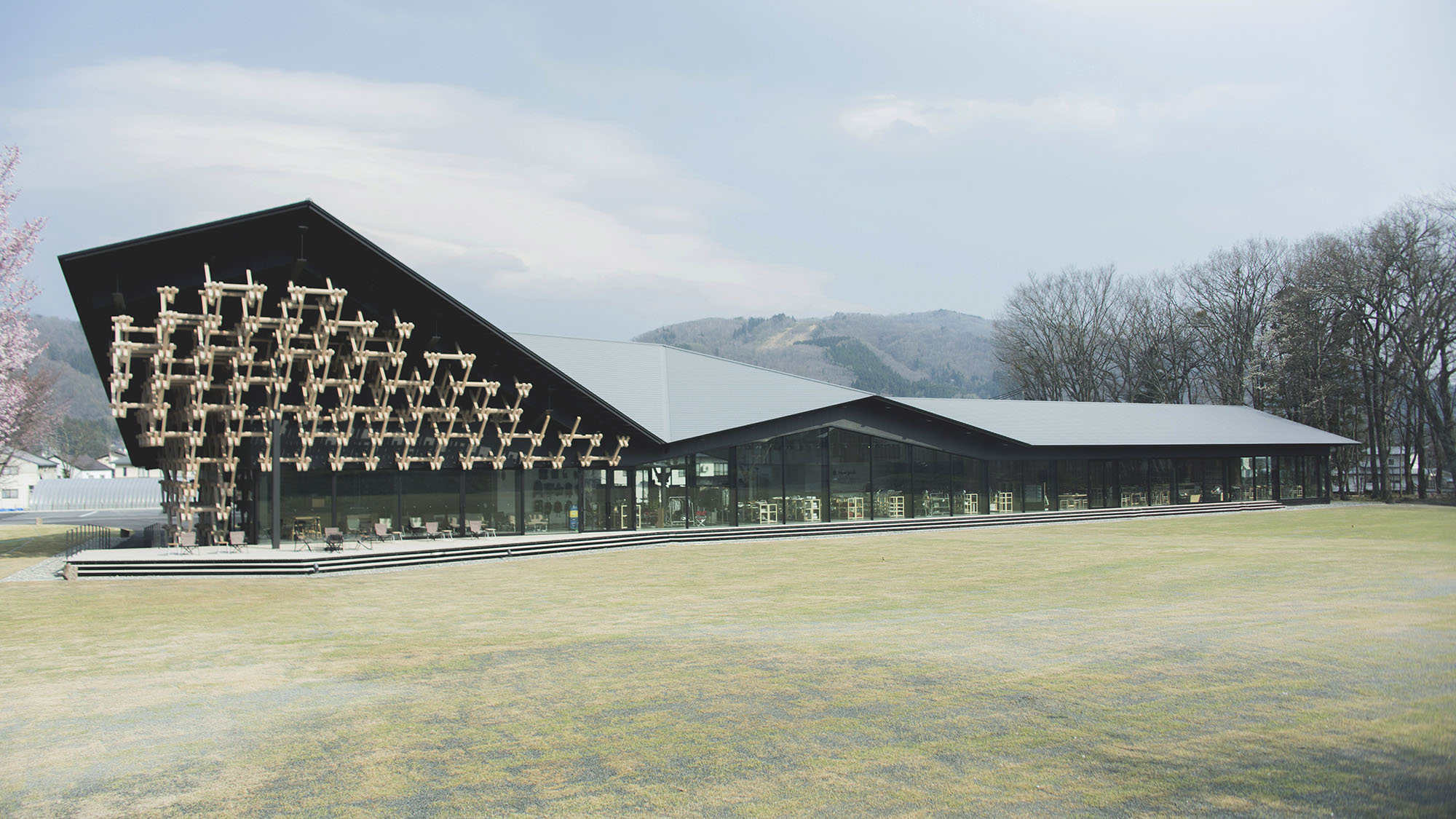 Snow Peak LAND STATION HAKUBA