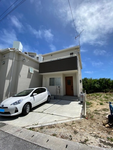 Blue sea and house ^