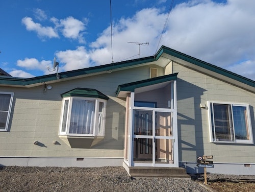 源泉掛け流し温泉【ｃｈｅｅｒ　ｈｏｕｓｅ】駐車場２台可能、登別観光に　＾