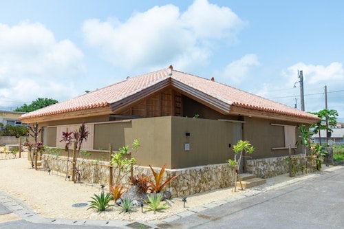 Shiraho Villa Square Court ^