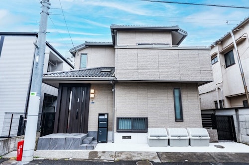 高級戸建貸切／１３７ｍ２／西巣鴨駅徒歩７分／６寝室可／家族滞在／２０名収容　＾