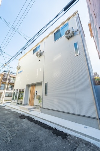 道頓堀、心斎橋、難波二駅、関西空港から直通人気の天下茶屋駅徒歩3分/民泊