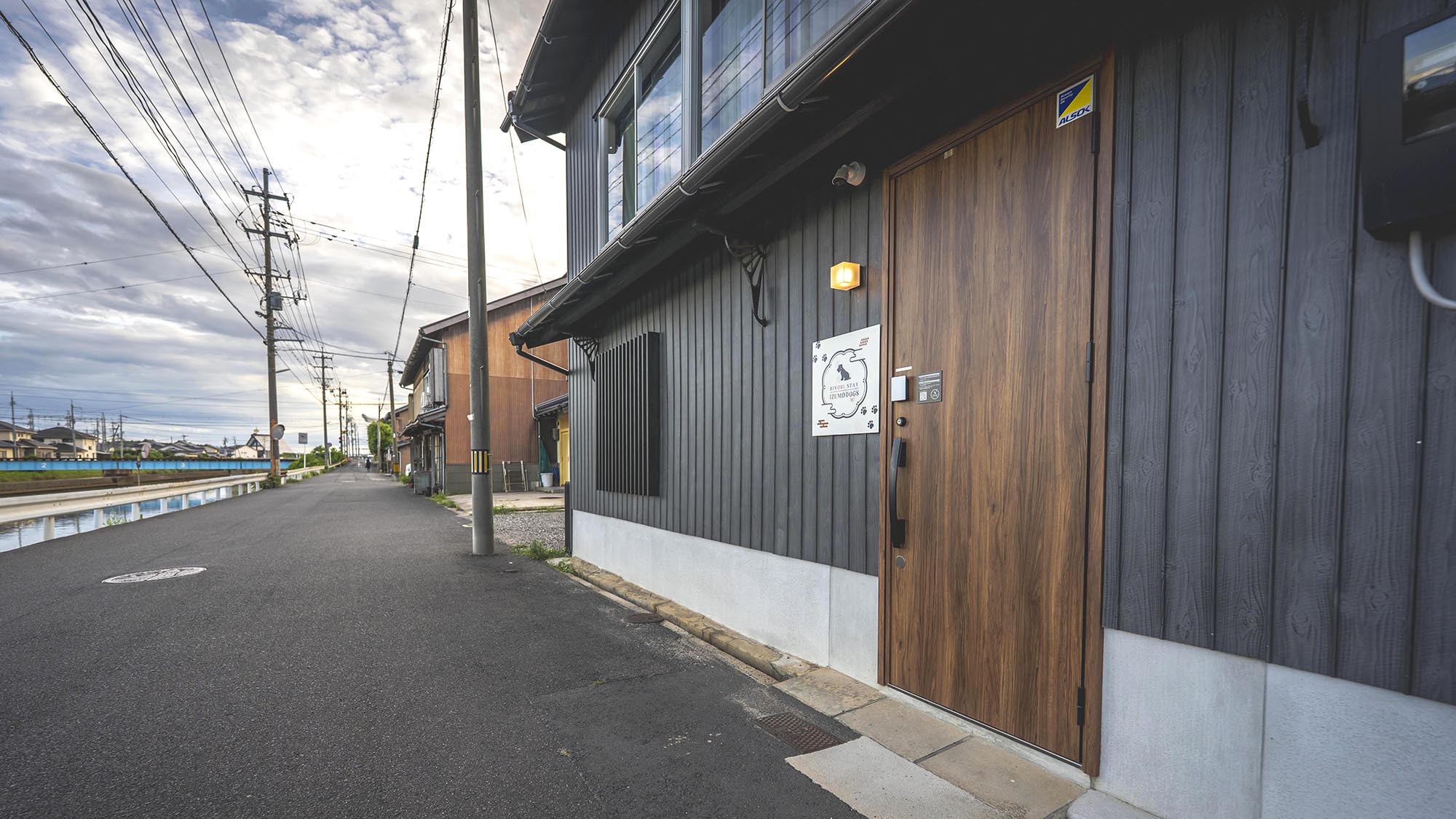 ＩＺＵＭＯ　ＤＯＧＳ　ｂｙ　ＨＩＹＯＲＩＳＴＡＹ