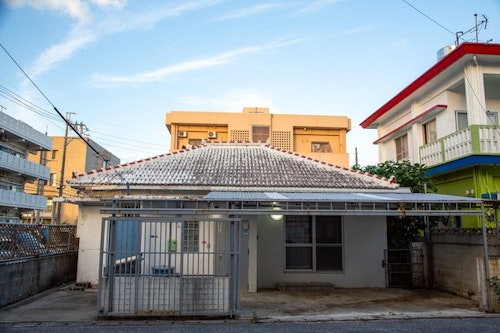 コザを楽しむ一軒家貸切宿　ＫＡＥＲＵ　ＨＯＵＳＥ　＾