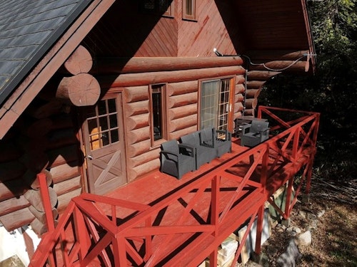 【Ｐｒｉｍｅ勝沼】森の中のプライベートログハウス｜緑に包まれてＢＢＱを楽しむ癒しの空間／民泊