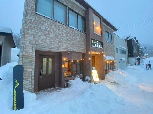 [zaobase]スキー場まで徒歩1分 新装個室  最大7名 ^
