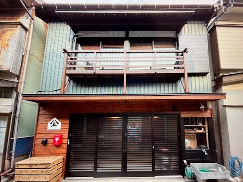 波浮港一棟貸し山上-やまじょう- ^