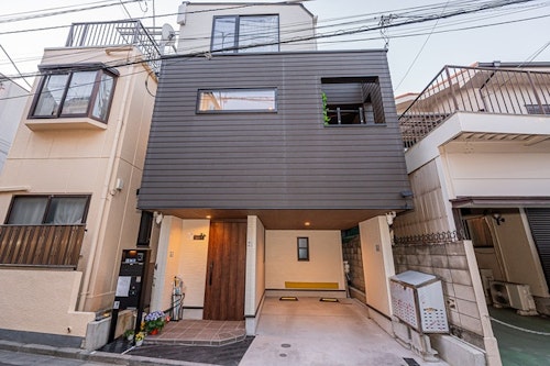 上中里駅4分新築車庫付92平米一戸建まる貸し、コンビニ1分最大10人東京直通15分 ^