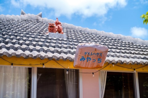 2023年オープン!島人夫婦が営む、一棟貸し古民家ゲストハウス | ゲストハウスみやっち ^