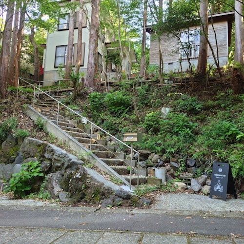 自然に囲まれた癒し空間の貸し切り別荘(源泉100%かけ流し温泉付き)/民泊