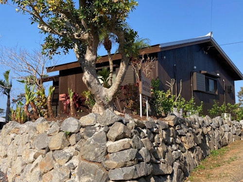 あすびやど 〜奄美空港から約2分・無料送迎あり・レンタカー・遊具レンタル店隣接〜 ^