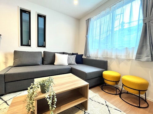 車て&#12441;USJまて&#12441;10分!新築/無料駐車場付き(最大10名)CS7/民泊