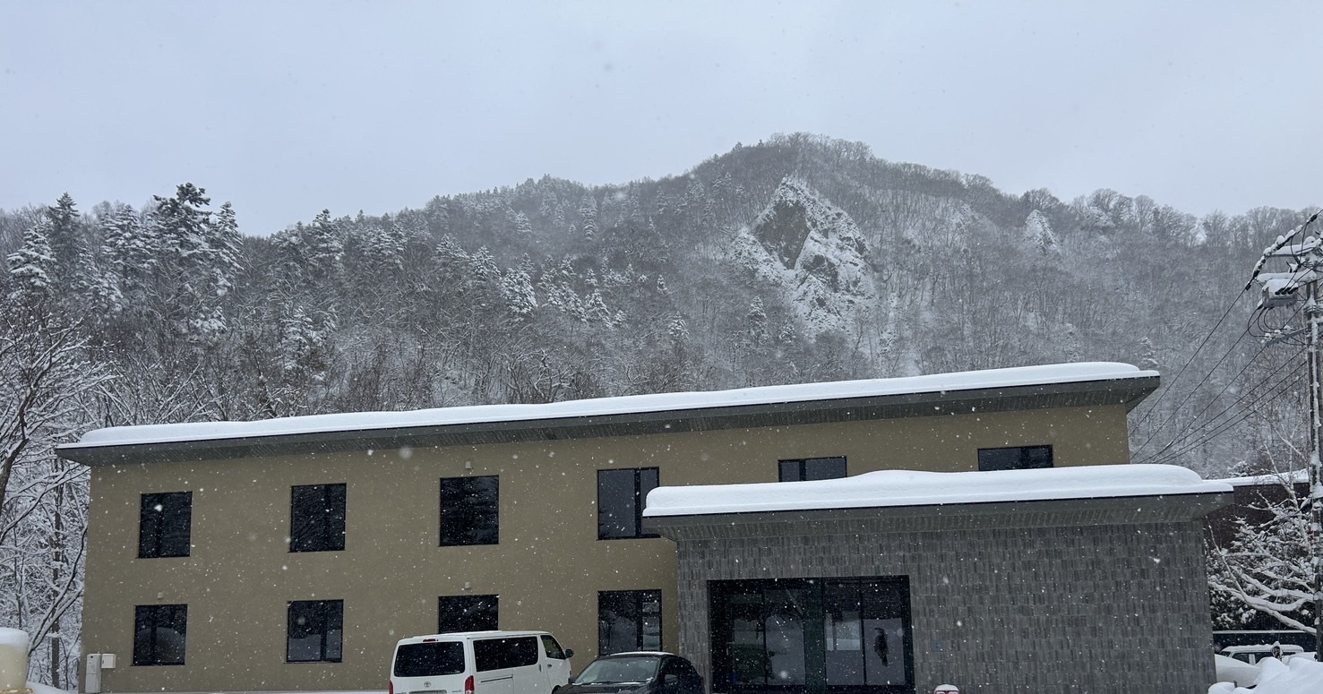 翠巌離れ　松直棘曲（すいがんはなれ　まつはなおくいばらはまがれり）