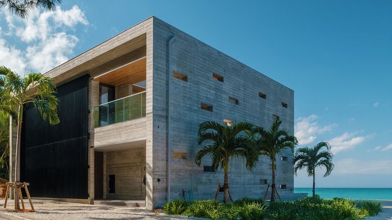 ＩＬＵＶＩＯ　Ｒｅｓｏｒｔ　Ｍｏｔｏｂｕ