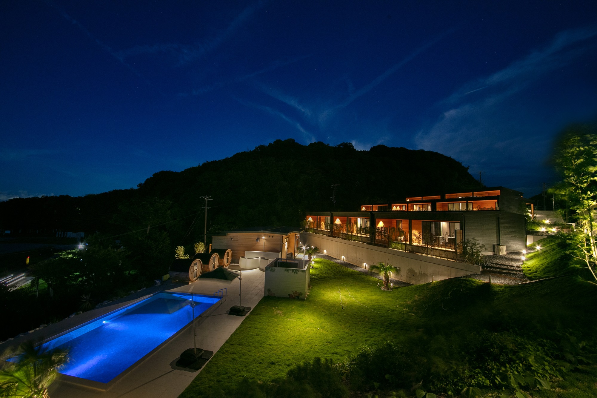 THE UPPER GROUND 001