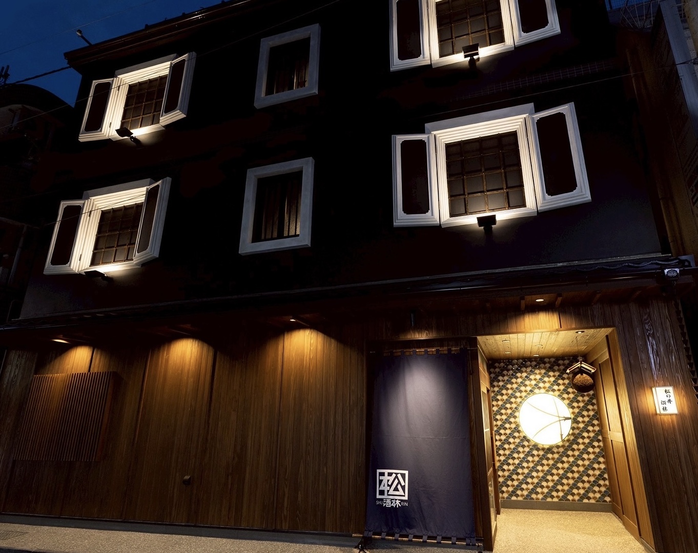 ホテル松の井　酒林