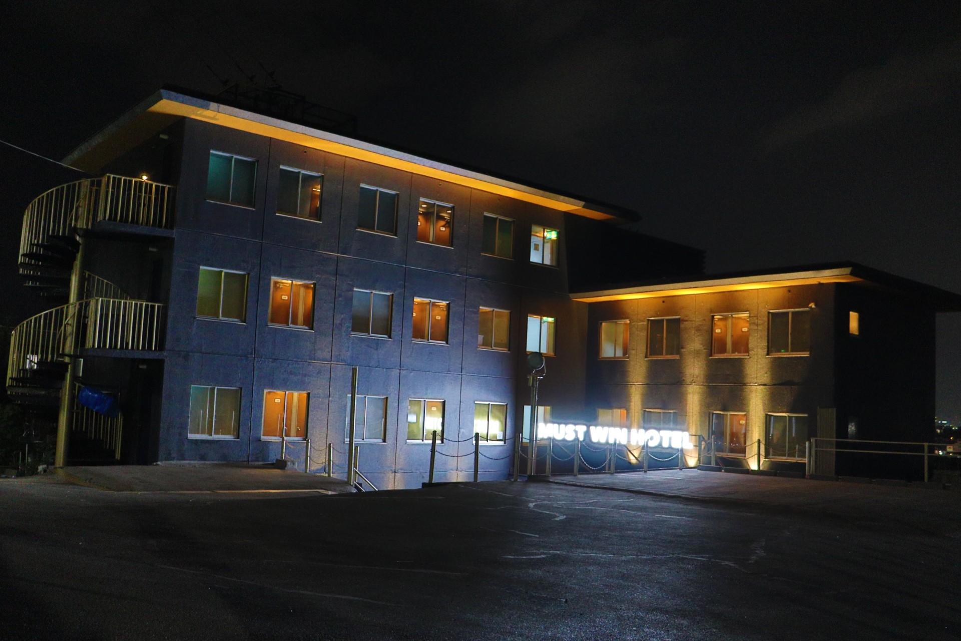 MUST WIN HOTEL(マスト ウィン ホテル)