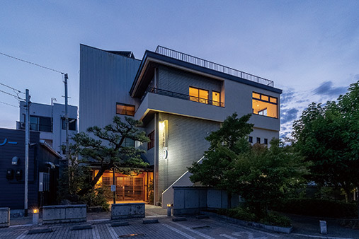 料亭ほんだ内3Fゲストハウス四方館