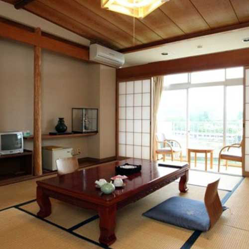 大自然の静寂と天然自噴温泉を愉しむ湯宿　亀山温泉ホテル