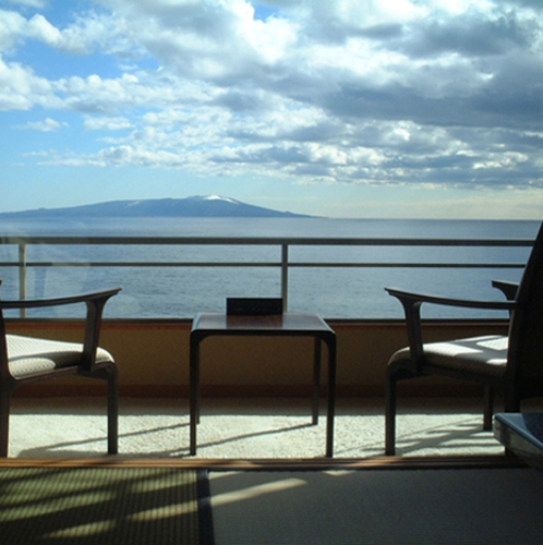 伊豆大島を正面に臨む　眺望絶佳の宿　熱川館