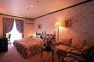 英国の森ホテル　クイーンズ・マナ（Ｑｕｅｅｎ’ｓ　Ｍａｎｏｒ）