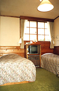 乳白色の天然温泉　貸切露天風呂の洋風湯宿　カントリーハウス渓山荘