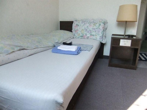 ビジネスホテル 新富士 東館