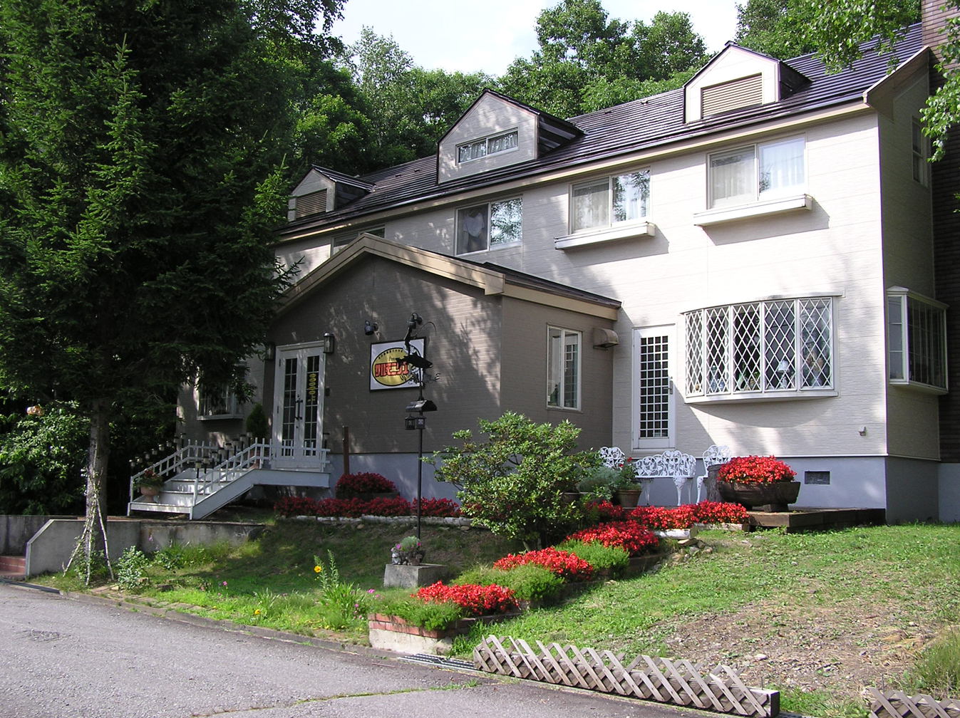 ペンション サルモニダエ