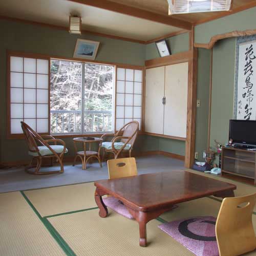 四万温泉　はつしろ旅館