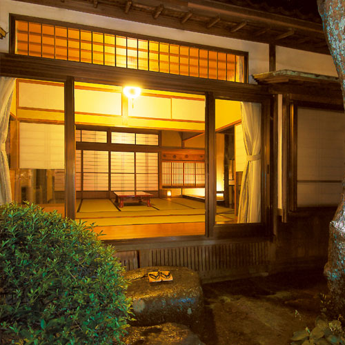 あわら温泉　伝統旅館のぬくもり　灰屋