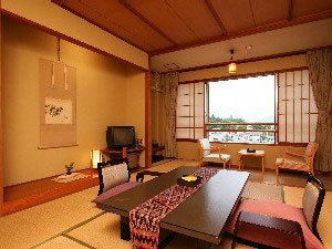 かみのやま温泉　花明りの宿　月の池