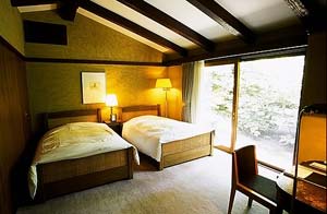 由布院温泉　山荘　無量塔