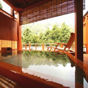 伊香保温泉　人気の露天風呂付客室と美味に和む宿　かのうや