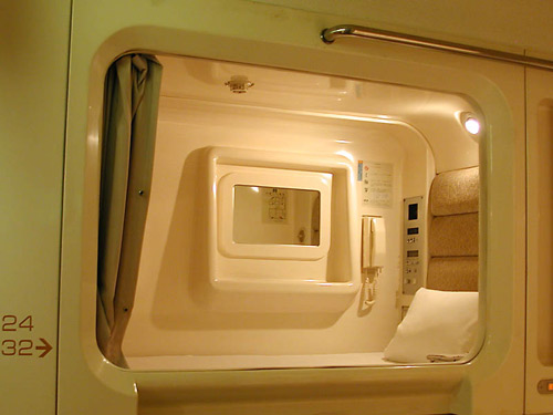 カプセルホテルリーブス