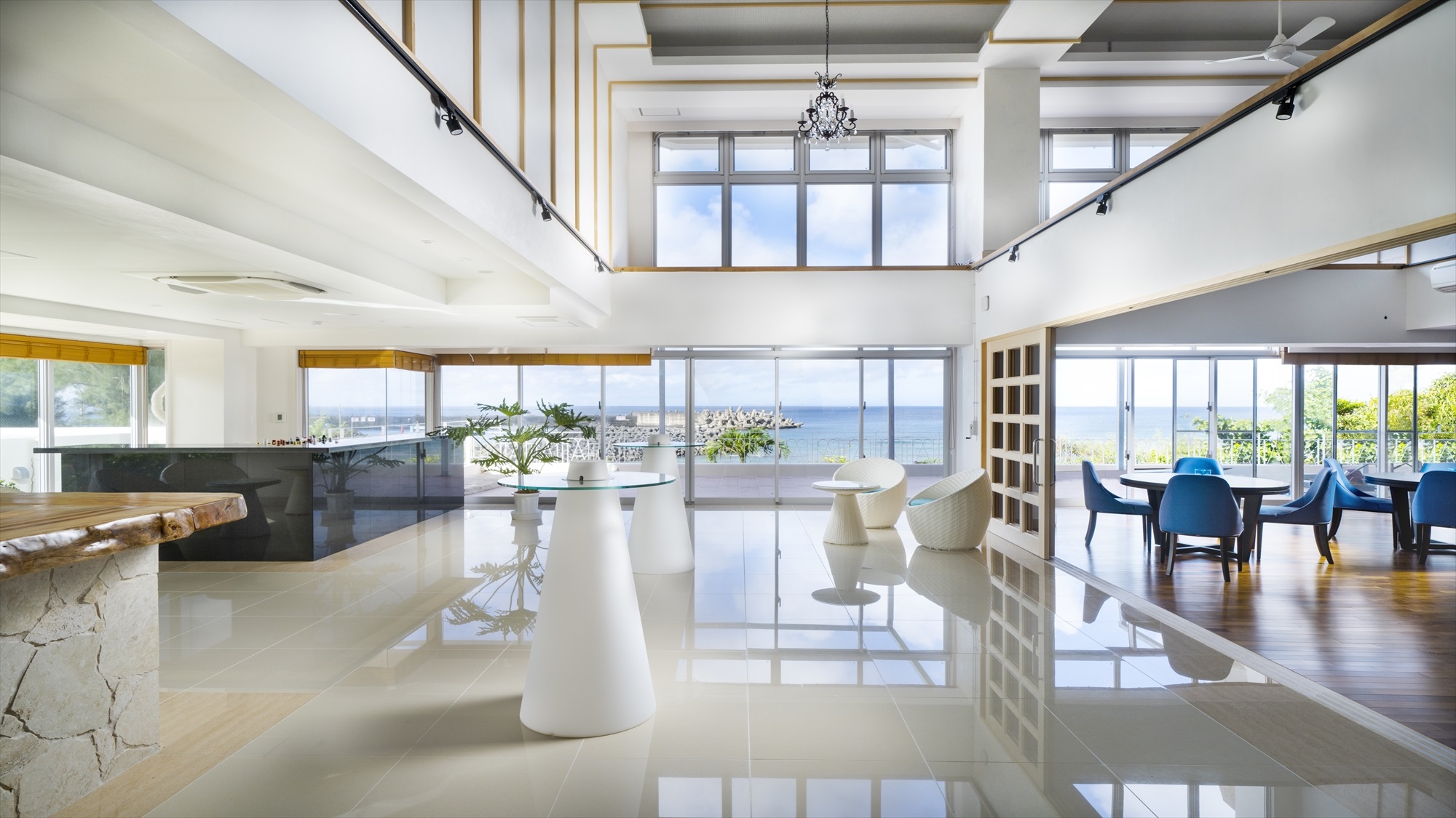 海のテラスよみたん都屋